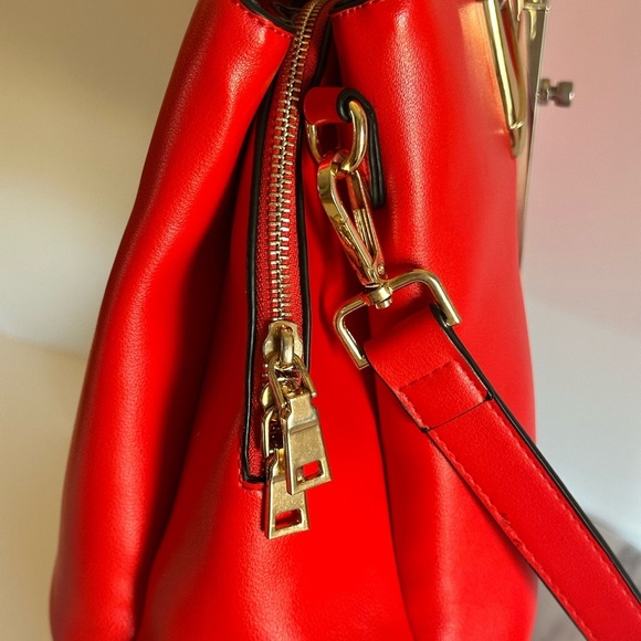 La Terra Vegan Leather Shoulder Medium Size Red Handbag Zipper and Snap Closure - Picture 5 of 16